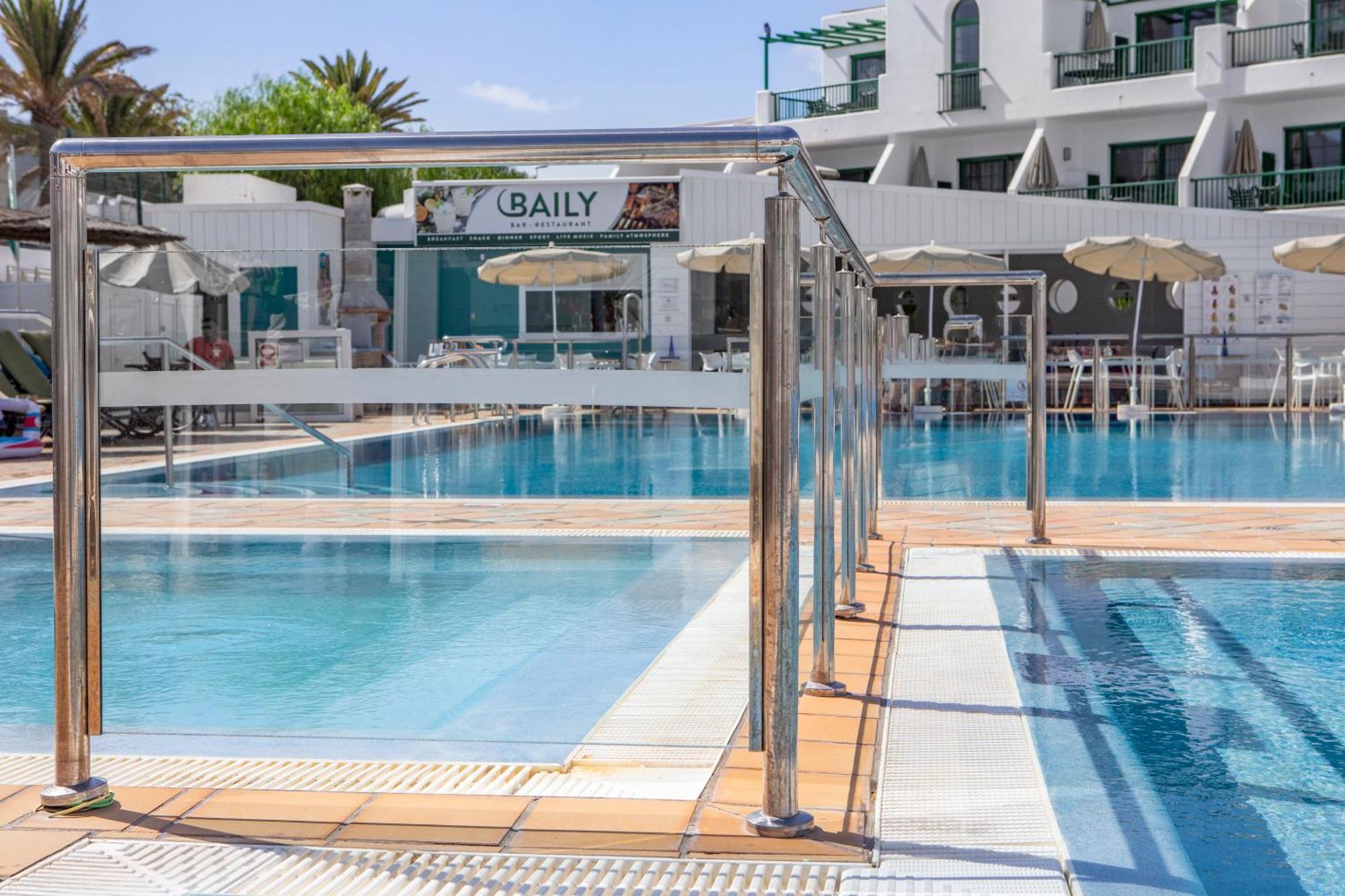 Club Del Carmen Aparthotel Puerto del Carmen  Exterior photo
